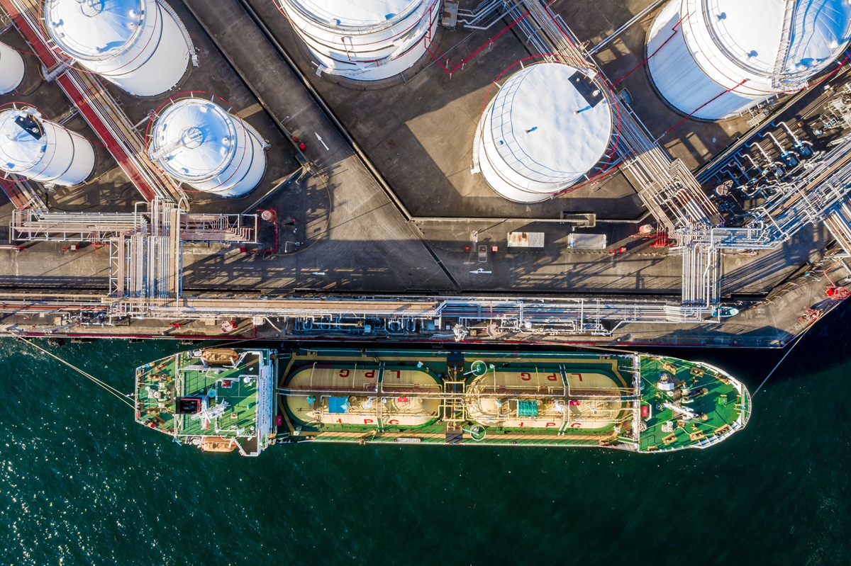 Новини бізнесу - Китай рекордно наростив реекспорт газу через низький попит