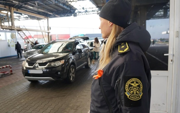 Новини України - Уряд впровадив моніторинг способу життя митників