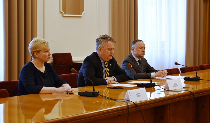 Новини України - МЗС заявив демарш послам за участь у параді Путіна