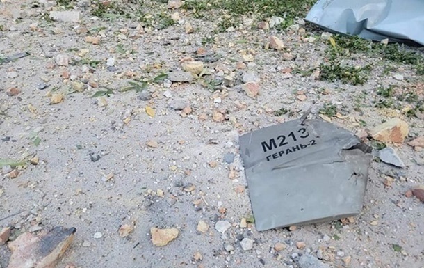 Новини Києва - Уламки збитого БПЛА пошкодили дах будівлі у Голосіївському районі Києва