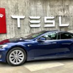 Новини бізнесу - Акції Tesla падають на тлі суперечки Маска з Трампом