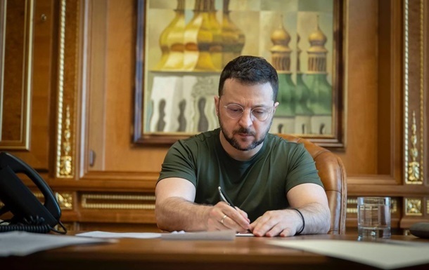 Новини України - Зеленський провів кадрові зміни у війську