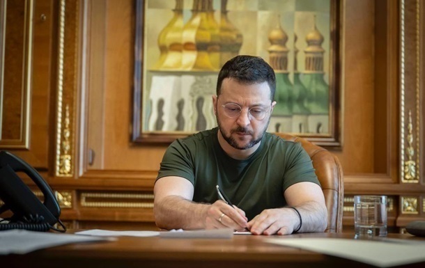 Новини України - Зеленський звільнив від мит і ПДВ оптоволокно для дронів