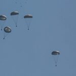 Новини світу - Ізраїль відновив скидання гумдопомоги у Газі