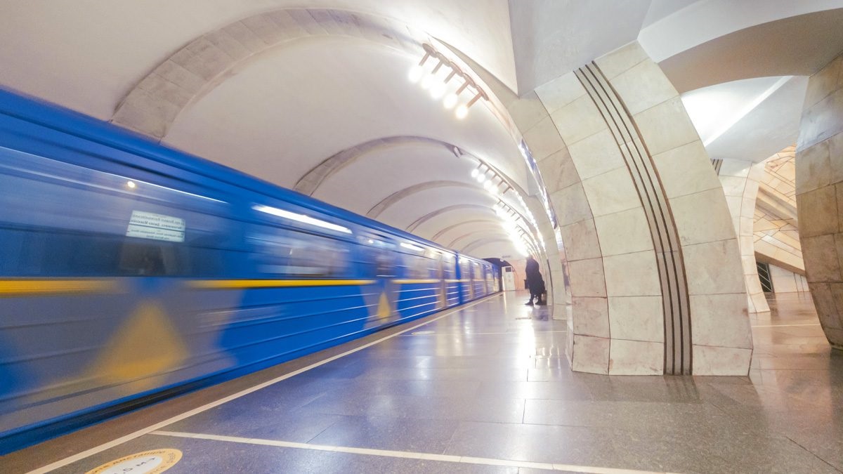 Новини Києва - У Києві через підозрілий предмет закривали станцію метро Либідська