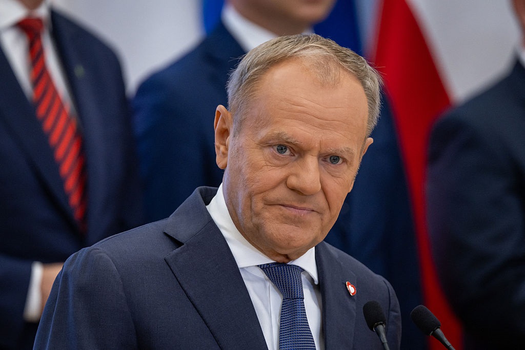 Новини світу - "Ідіоти і агенти". Туск висилає півсотні українців