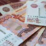 Новини бізнесу - Росіяни масово виносять готівку з банків через перебої з інтернетом