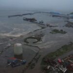 Новини світу - Цунамі змило завод на Камчатці