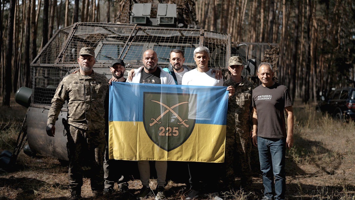 Новини України - БФ молодіжної ініціативи "Надія", Валерій Дубіль та Артем Чаплигін доставили на схід РЕБи, засоби живлення та звʼязку