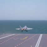 Новини світу - Китай уперше показав зліт винищувача J-15T з авіаносця Фуцзянь