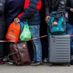 Новини України - Студенти масово беруть відпустки для виїзду за кордон - експерт