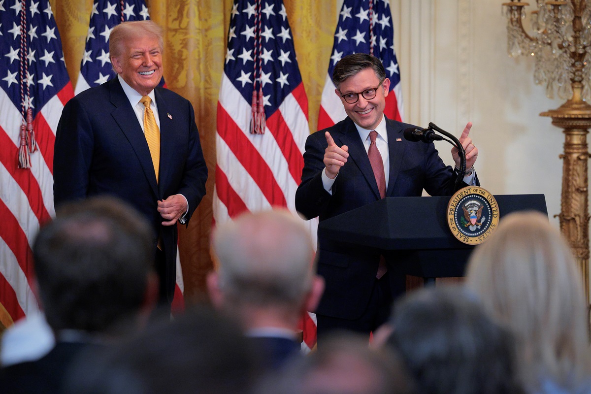 Новини світу - Джонсон: Трамп тролить демократів, говорячи про свій третій термін