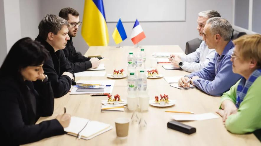 Новини світу - Франція готова виробляти зброю в Україні