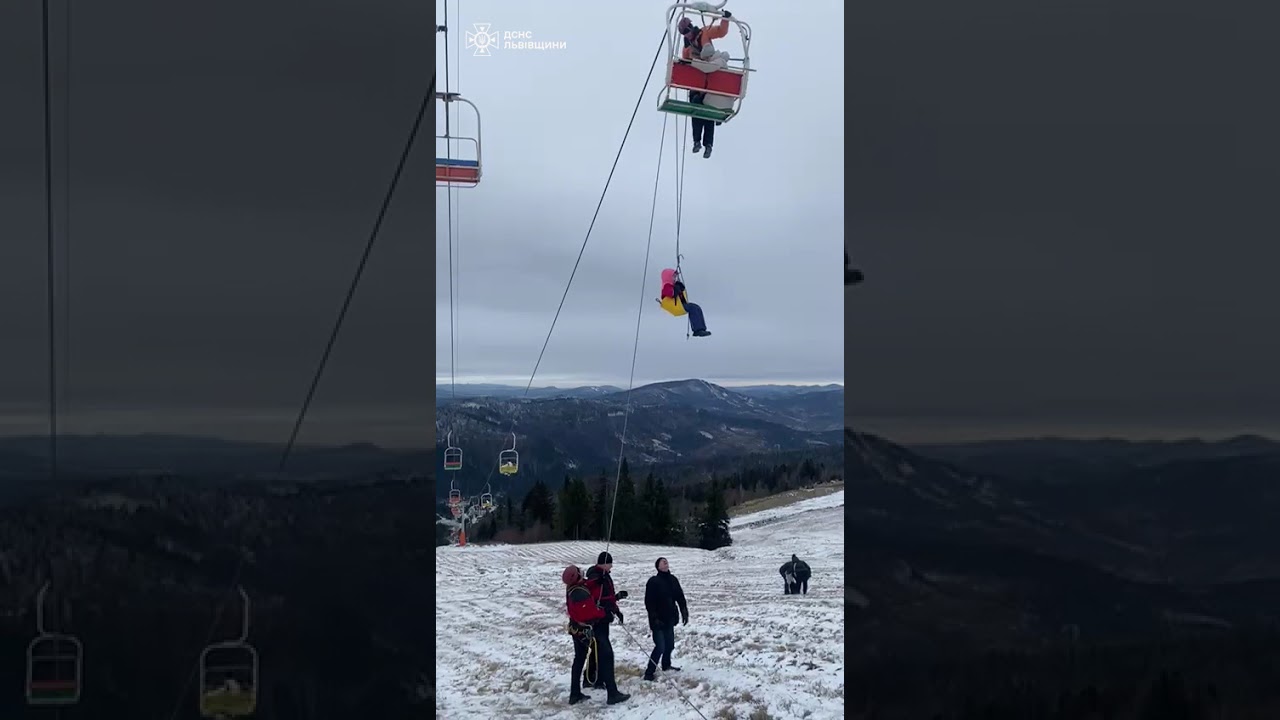 Рятувальники зняли з підйомника 78 людей, з них 39 дітей.