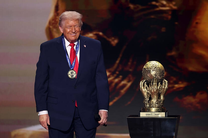 Новини спорту - Дональд Трамп удостоївся честі стати володарем футбольної Премії миру