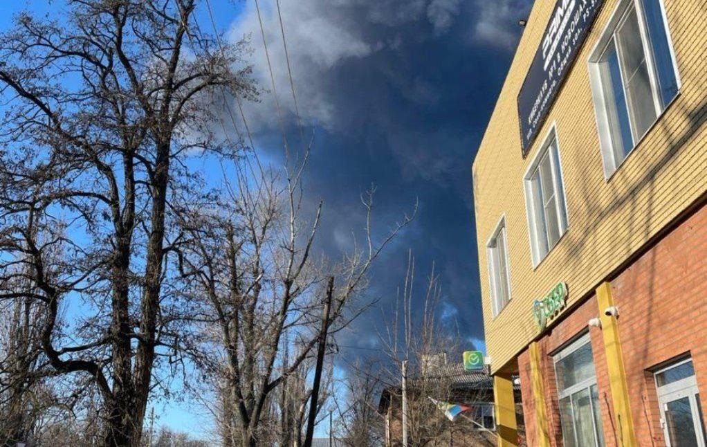 Новини світу - Новошахтинський НПЗ загорівся після "10 вибухів"