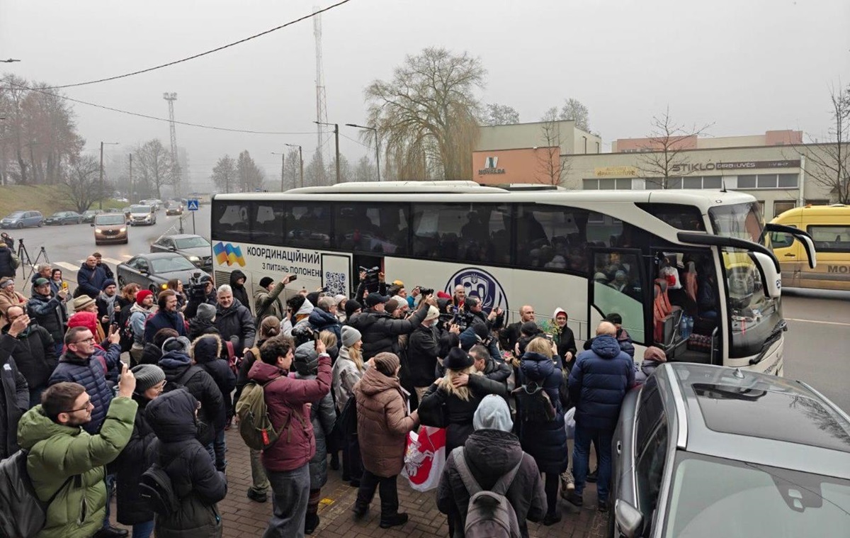 Новини світу - Всі звільнені білоруські політв'язні виїхали з України в Польщу та Литву