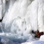 Новини України - Крига повністю скувала Джуринський водоспад