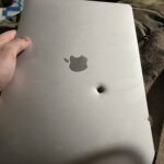 Технології - MacBook зберіг життя військовому, зупинивши уламок снаряда