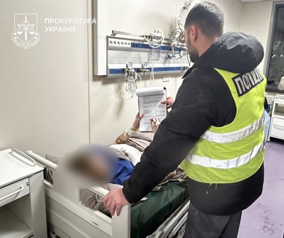 Новини Києва - Напав з ножем на вчительку та однокласника: підліток отримав підозру